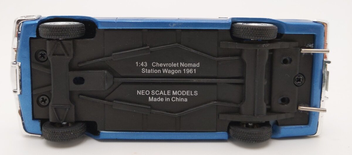 NEO 46966 1:43 Scale Die-Cast 1961 Chevrolet Nomad Station Wagon EX