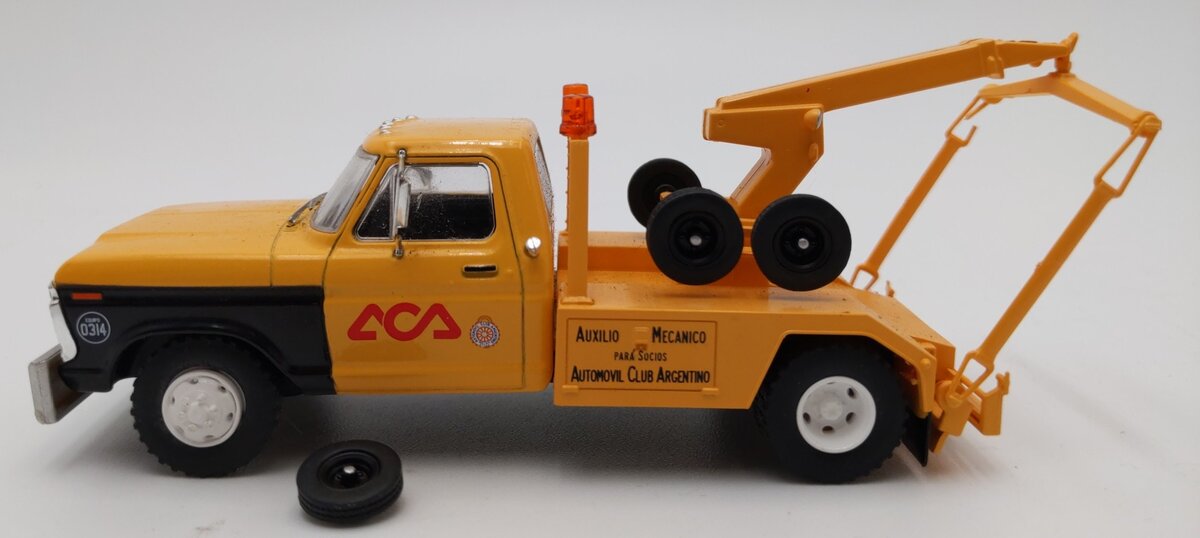 IXO Models 1:43 Scale Die-Cast 1974 Ford F-350 ACA Tow Truck VG