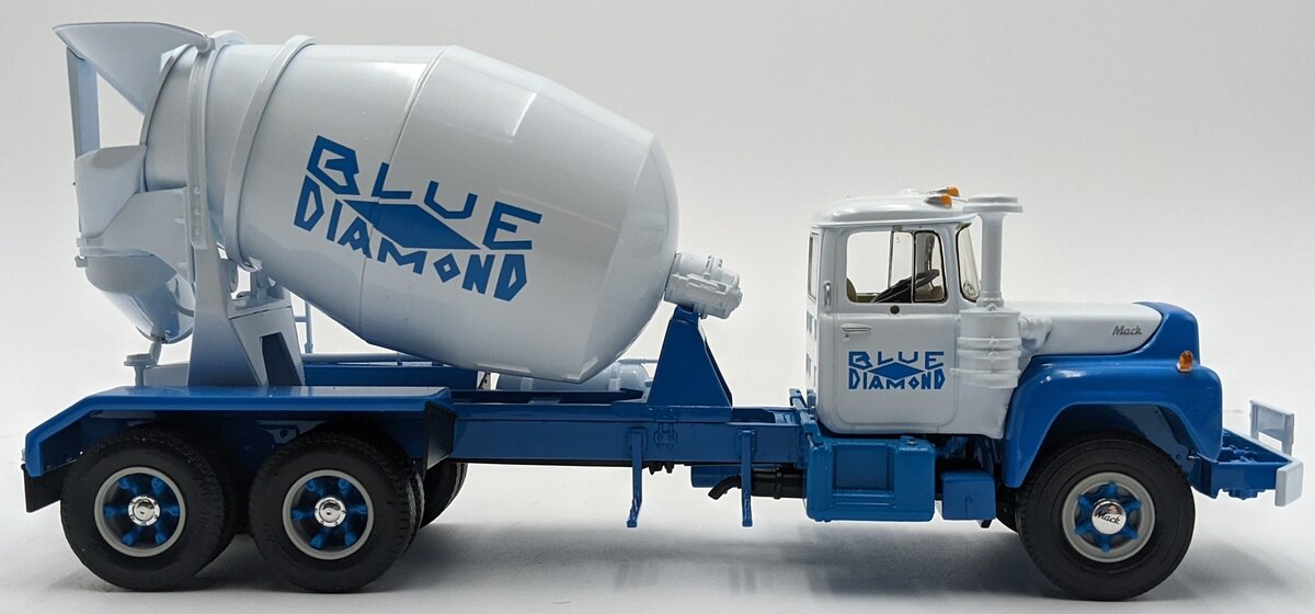 First Gear 19-2446 1:34 Mack R Model Mixer NIB