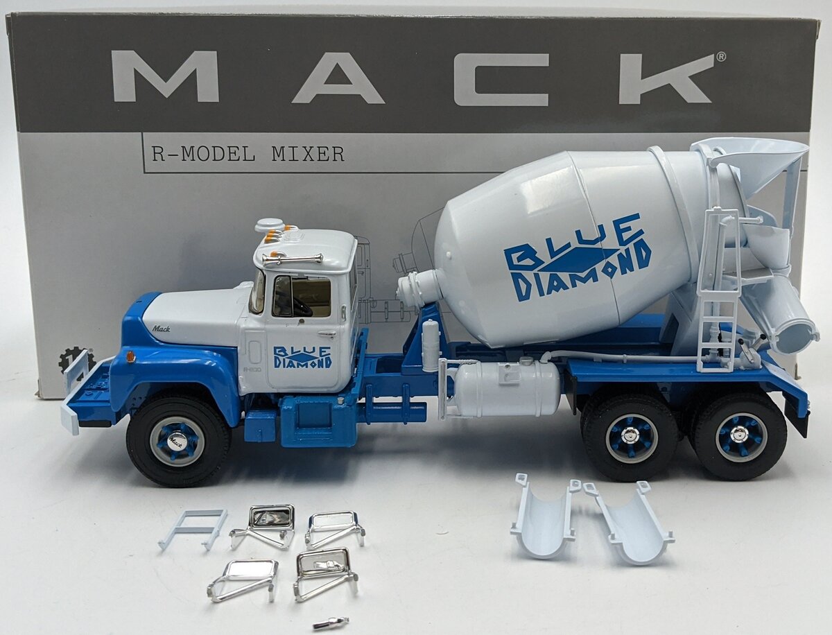 First Gear 19-2446 1:34 Mack R Model Mixer NIB