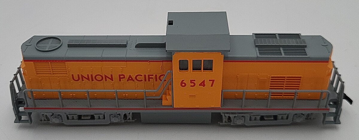 Mehano HO Scale Union Pacific Diesel Locomotive #6547 EX