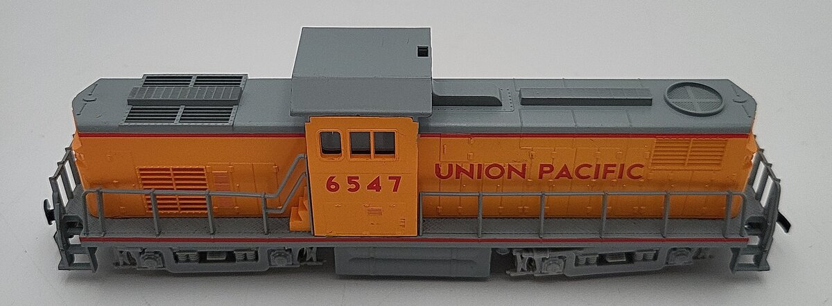Mehano HO Scale Union Pacific Diesel Locomotive #6547 EX