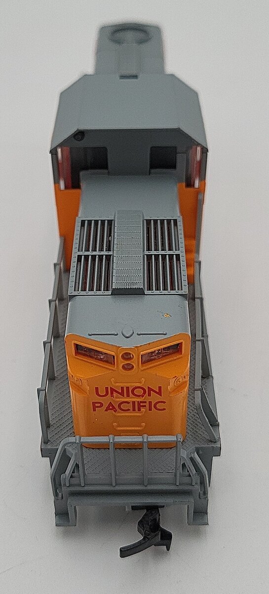Mehano HO Scale Union Pacific Diesel Locomotive #6547 EX