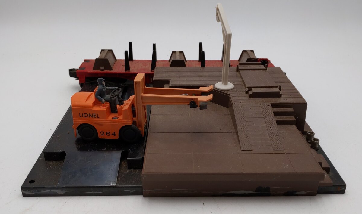 Lionel 264 Vintage O Operating Forklift Platform with 6264 Lumber Car VG/Box