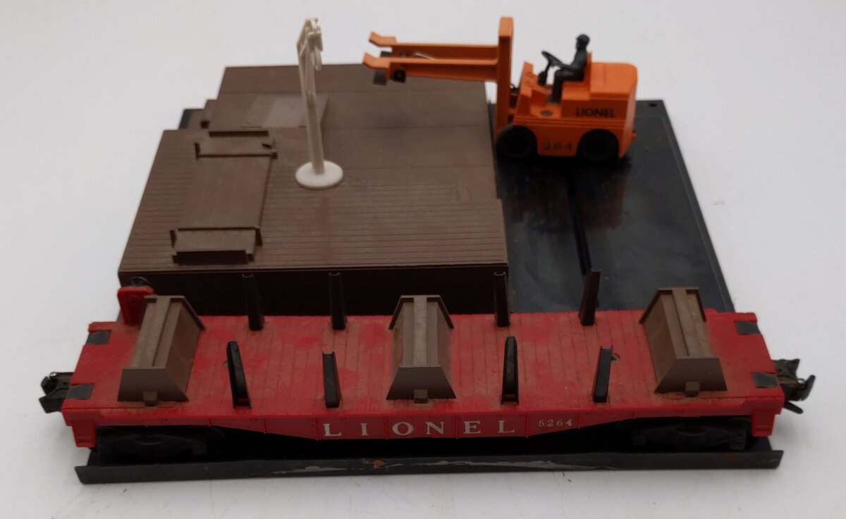 Lionel 264 Vintage O Operating Forklift Platform with 6264 Lumber Car VG/Box