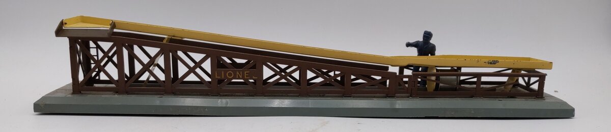 Lionel 362 Vintage O Operating Barrel Loader Ramp- No Car EX/Box