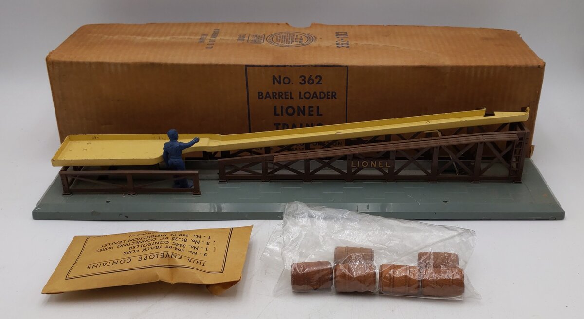 Lionel 362 Vintage O Operating Barrel Loader Ramp- No Car EX/Box