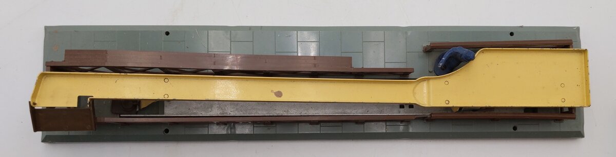 Lionel 362 Vintage O Operating Barrel Loader Ramp- No Car EX/Box