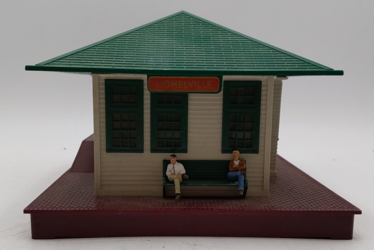 Lionel 133 Vintage O Illuminated Station EX/Box