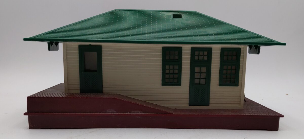 Lionel 133 Vintage O Illuminated Station EX/Box