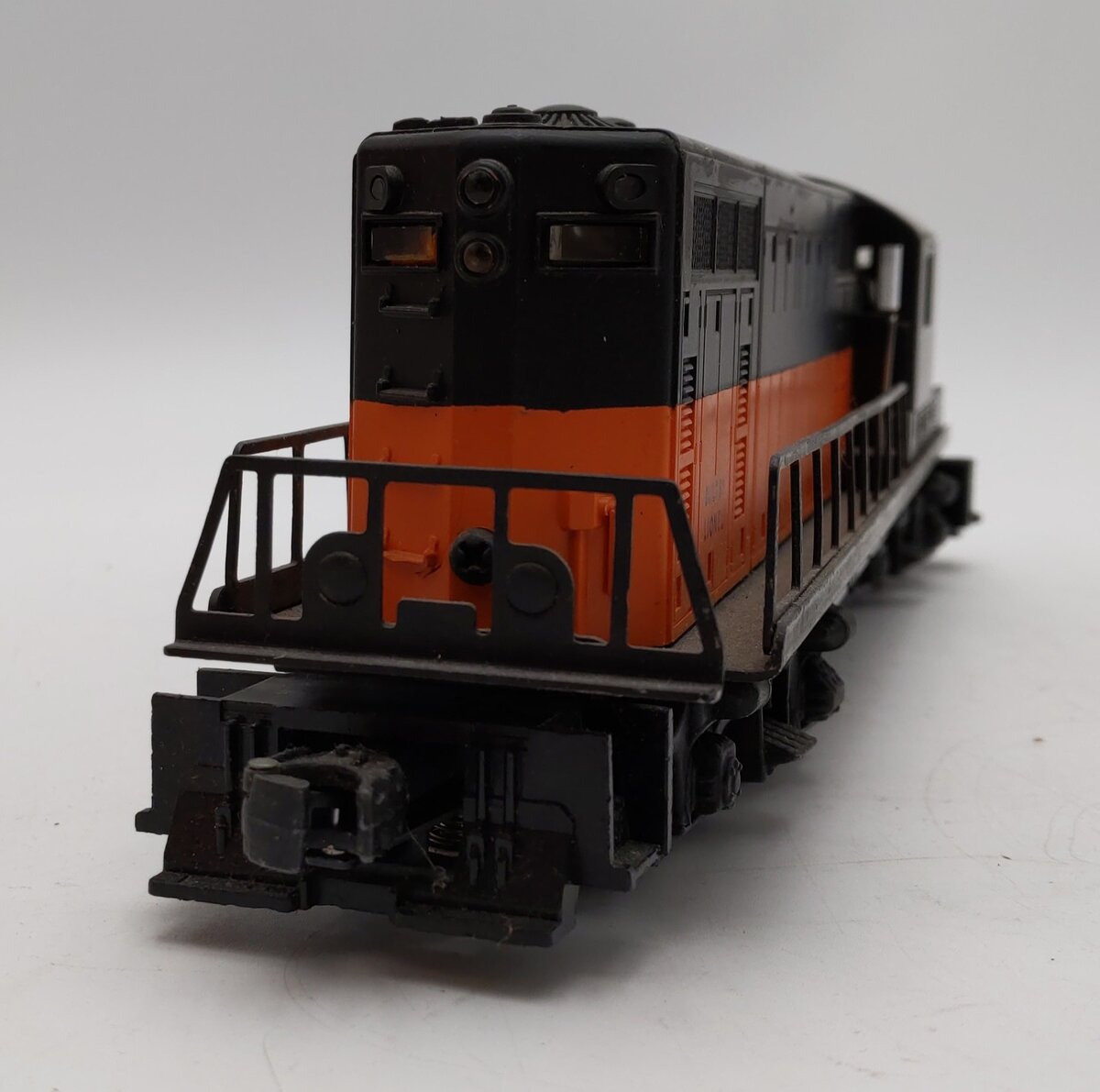 Lionel 2338 Vintage O Gauge Milwaukee Road Powered GP-7 Diesel Locomotive VG/Box