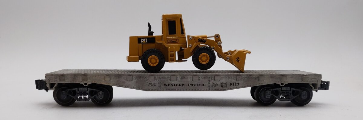 Lionel 6-17517 O Gauge Western Pacific Flatcar #9823 w/Ertl Caterpiller Loader VG/Box