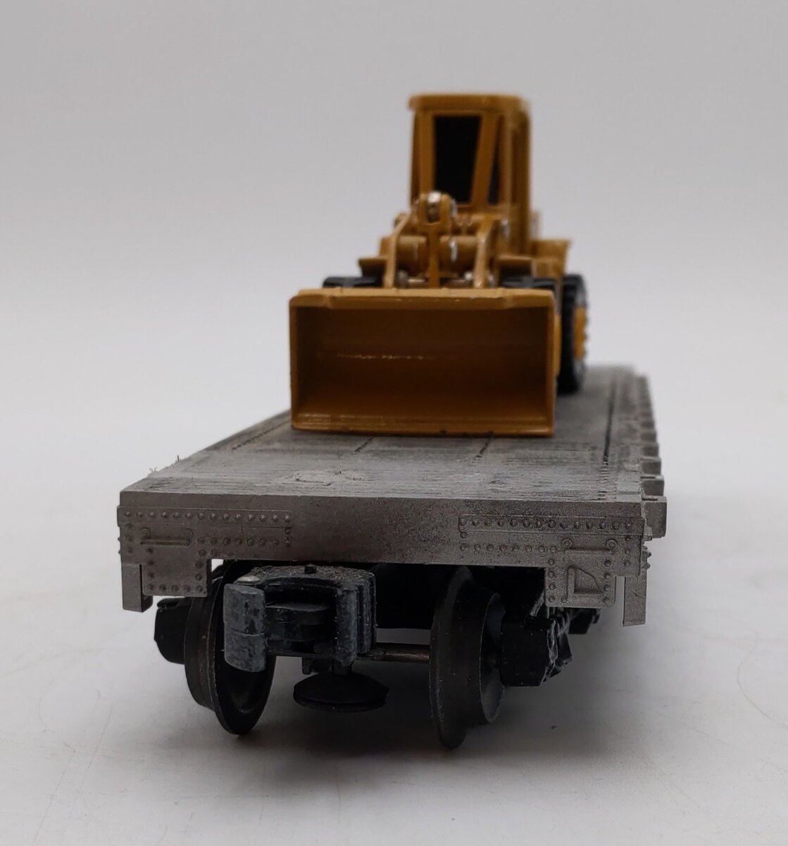 Lionel 6-17517 O Gauge Western Pacific Flatcar #9823 w/Ertl Caterpiller Loader VG/Box