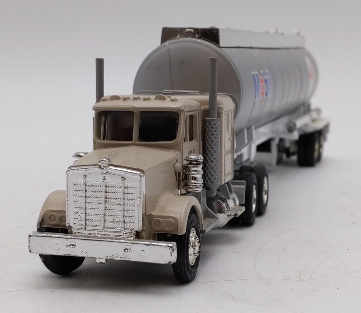 Lionel 6-12808 O Gauge Mobil Tank-Tractor Trailer Truck EX/Box