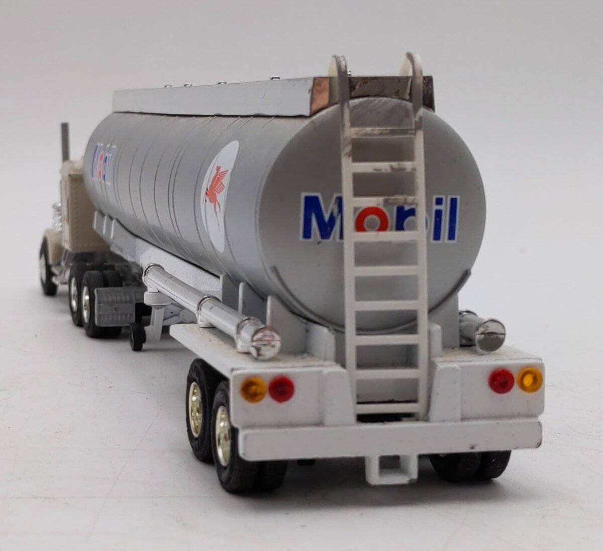 Lionel 6-12808 O Gauge Mobil Tank-Tractor Trailer Truck EX/Box