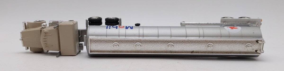 Lionel 6-12808 O Gauge Mobil Tank-Tractor Trailer Truck EX/Box