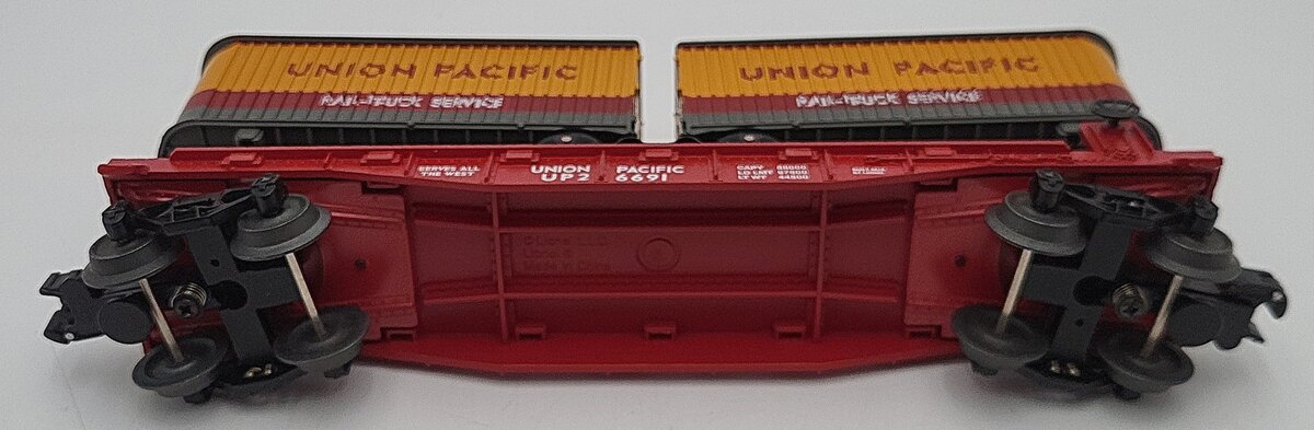 Lionel 6691 O Scale Union Pacific Flatcar w/ 2 Trailers EX