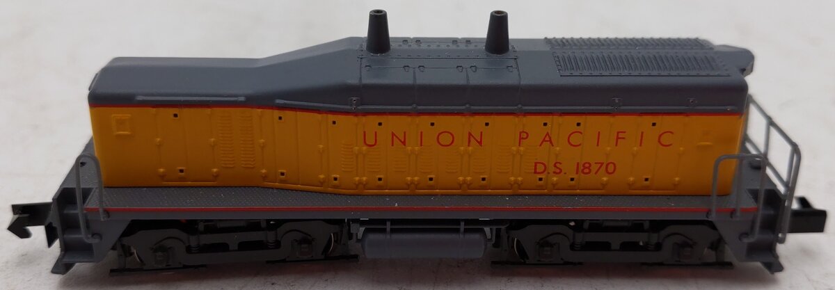 Arnold 5116 N Scale Union Pacific Powered SW1500 Calf Diesel Locomotive #1870 EX