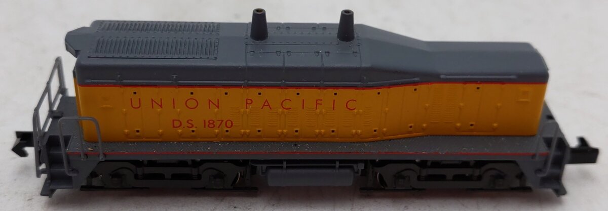 Arnold 5116 N Scale Union Pacific Powered SW1500 Calf Diesel Locomotive #1870 EX