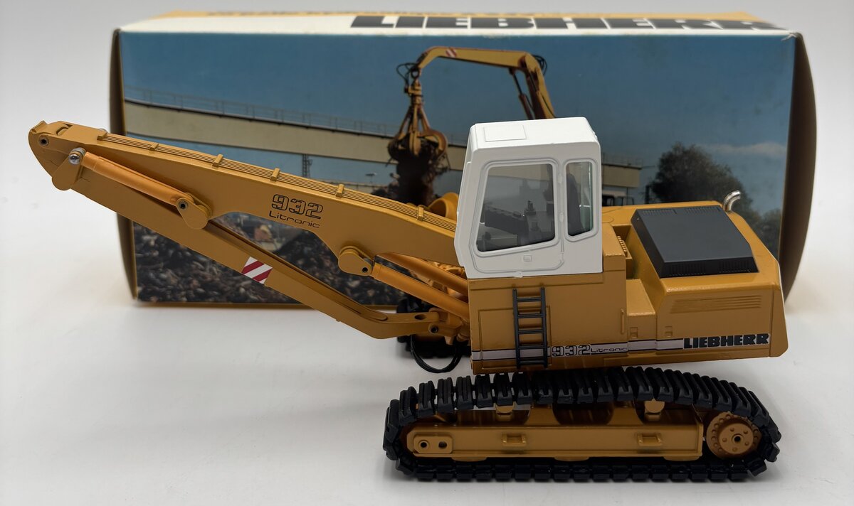 Conrad 2832 1:50 Liebherr 932 Hydraulic Excavator w/Grapple LN/Box