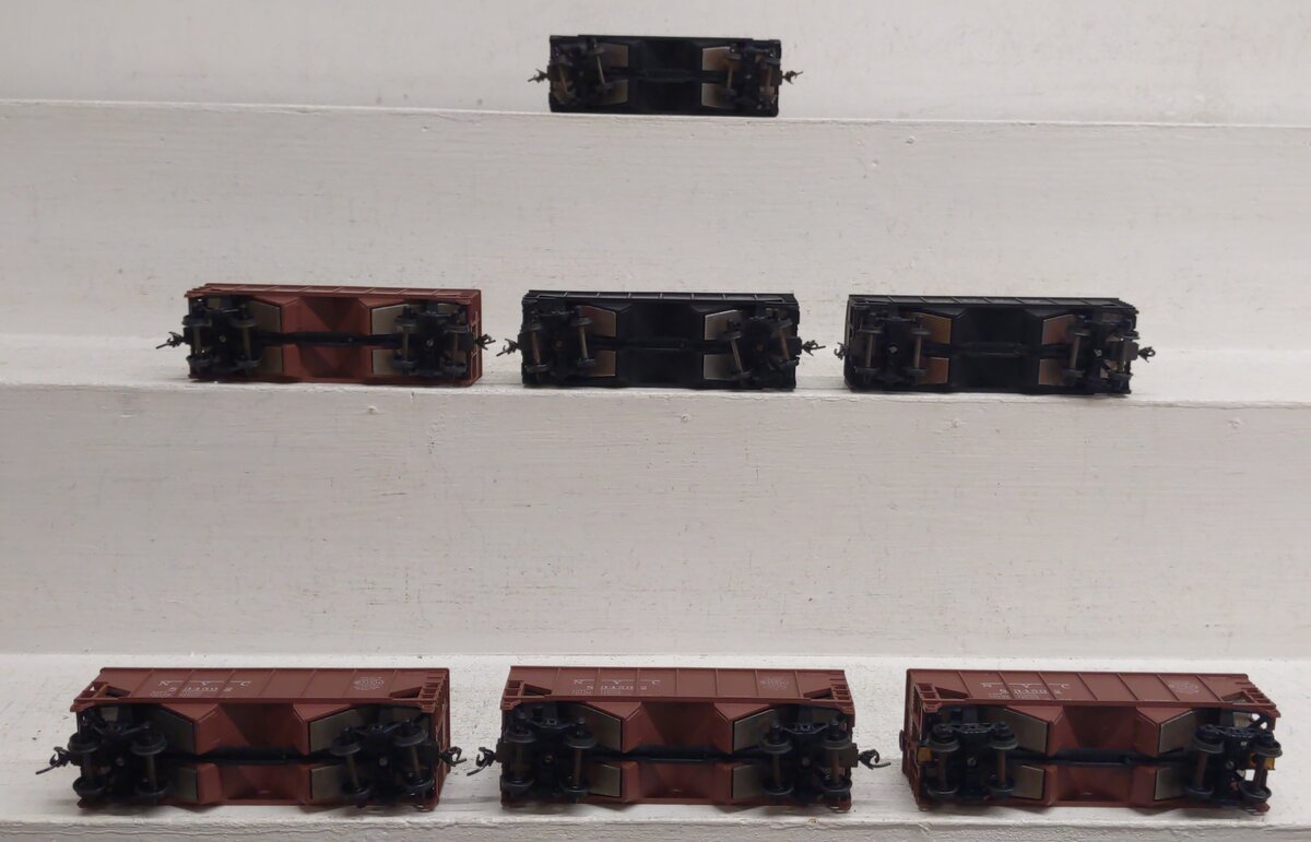 HO Scale Assorted 2-Bay Hoppers [7] VG