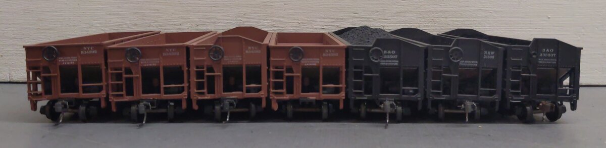 HO Scale Assorted 2-Bay Hoppers [7] VG