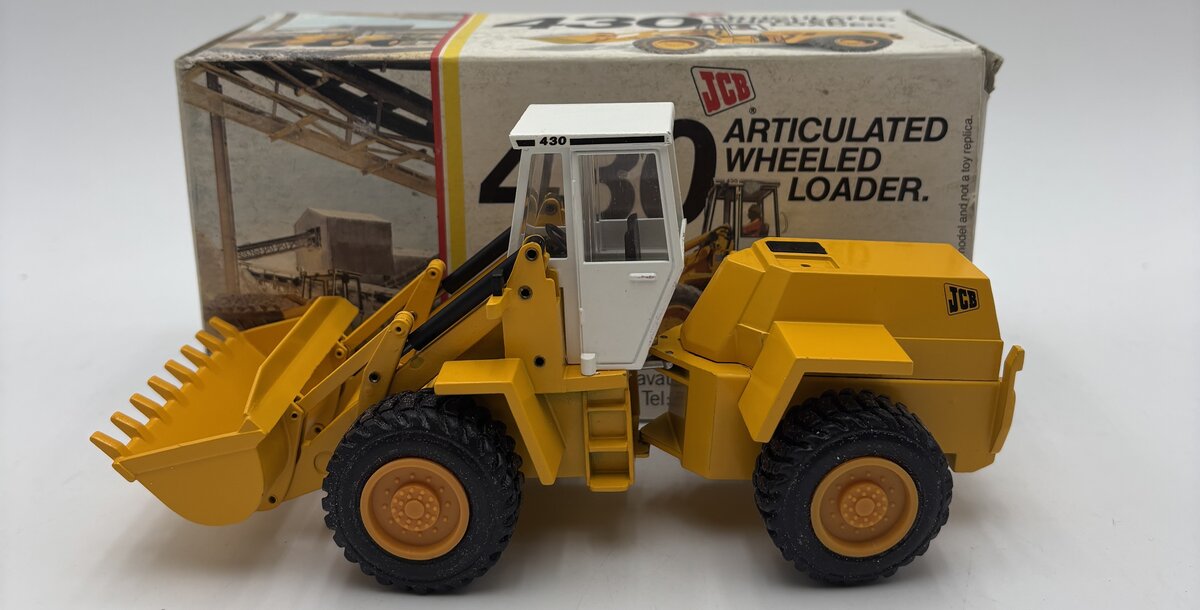 NZG 251 1:35 JCB 430 Articulated Wheeled Loader EX/Box