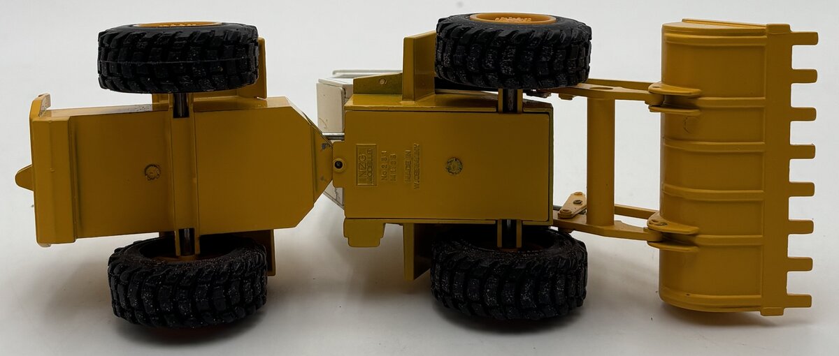 NZG 251 1:35 JCB 430 Articulated Wheeled Loader EX/Box