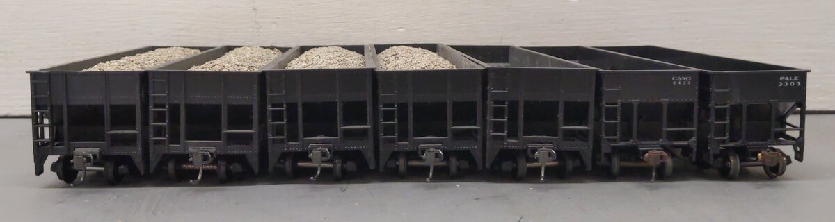 Assorted HO Scale Hoppers [7] EX