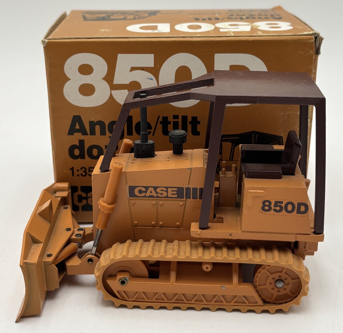 NZG 176 1:35 Case 850D Angle/Tilt Dozer EX/Box
