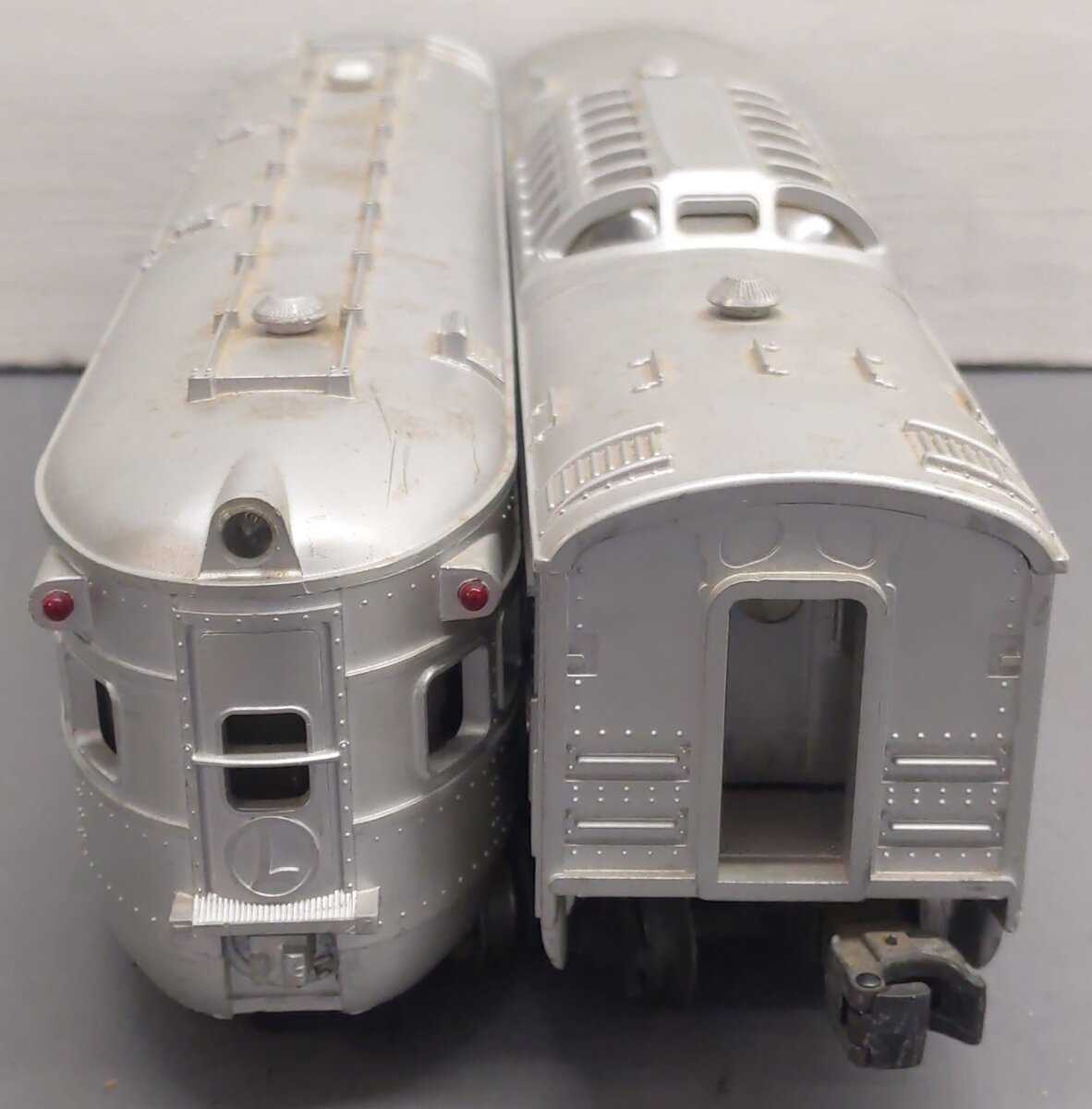 Lionel Vintage O Lionel Lines Passenger Cars 2432, 2436 [2]/Box