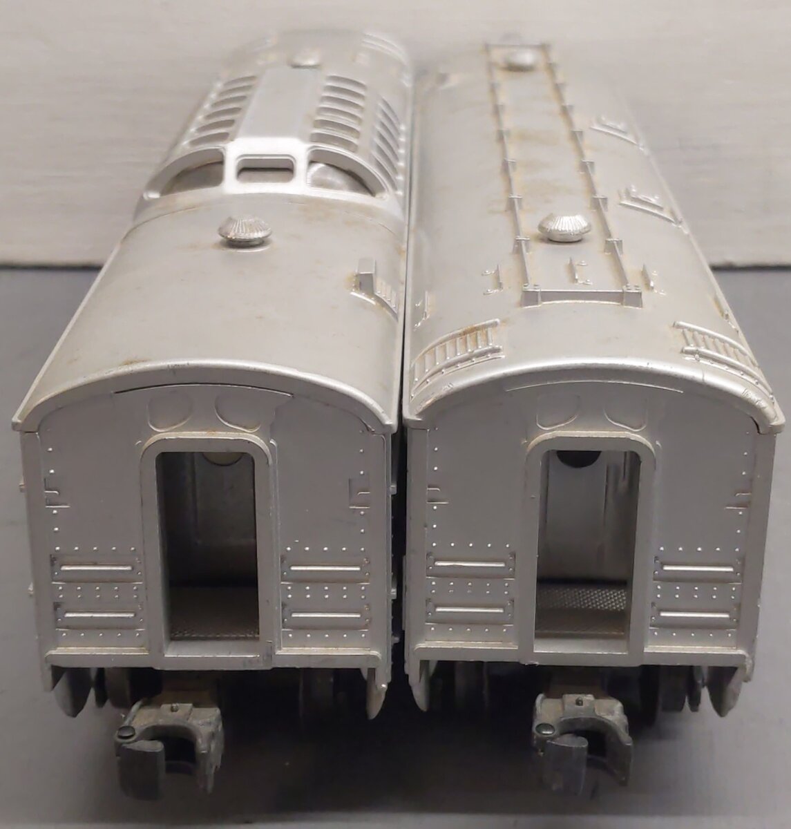 Lionel Vintage O Lionel Lines Passenger Cars 2432, 2436 [2]/Box