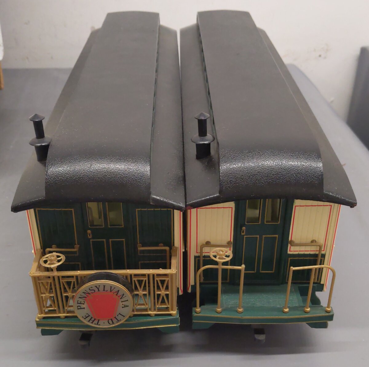 Bachmann G Scale Pullman "Vertias" and "Cassius" Passenger Cars EX
