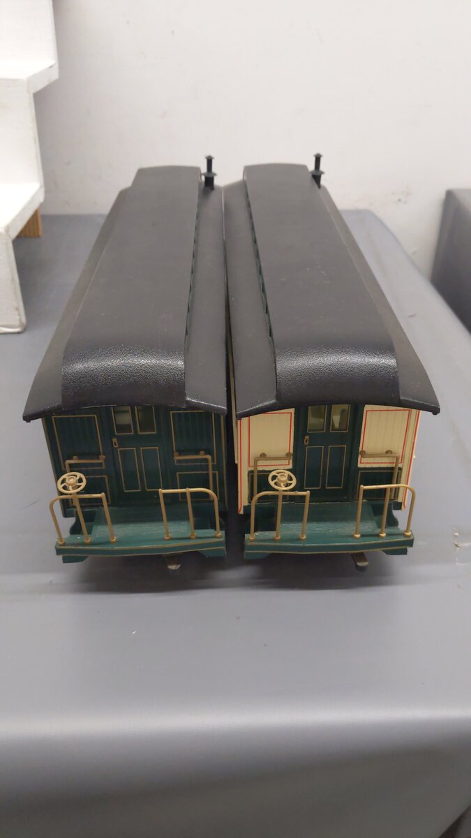 Bachmann G Scale Pullman "Vertias" and "Cassius" Passenger Cars EX