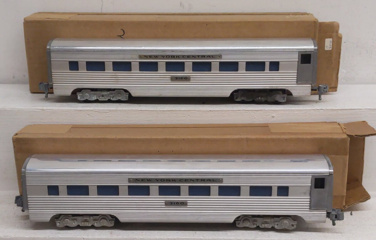 AMT Vintage O Gauge NYC Aluminum Smooth Roof Passenger Cars #3160 (2) VG/Box