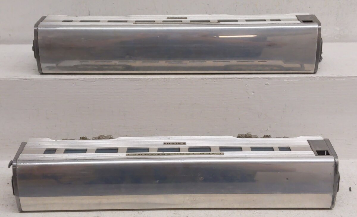 AMT Vintage O Gauge NYC Aluminum Smooth Roof Passenger Cars #3160 (2) VG/Box