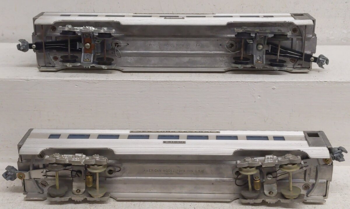 AMT Vintage O Gauge NYC Aluminum Smooth Roof Passenger Cars #3160 (2) VG/Box