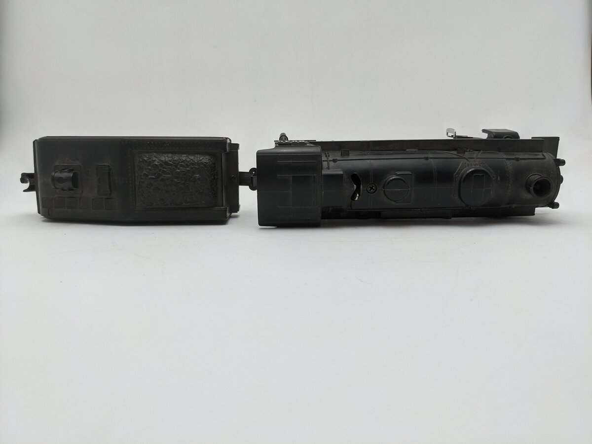 Lionel 6-8040 O Gauge 2-4-2 Steam Locomotive & Tender EX