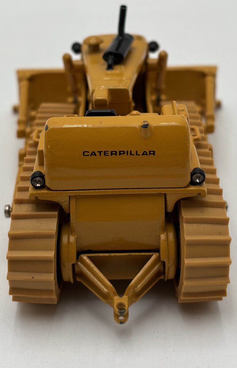 Arpra 1:50 Caterpillar D8K Tractor EX/Box