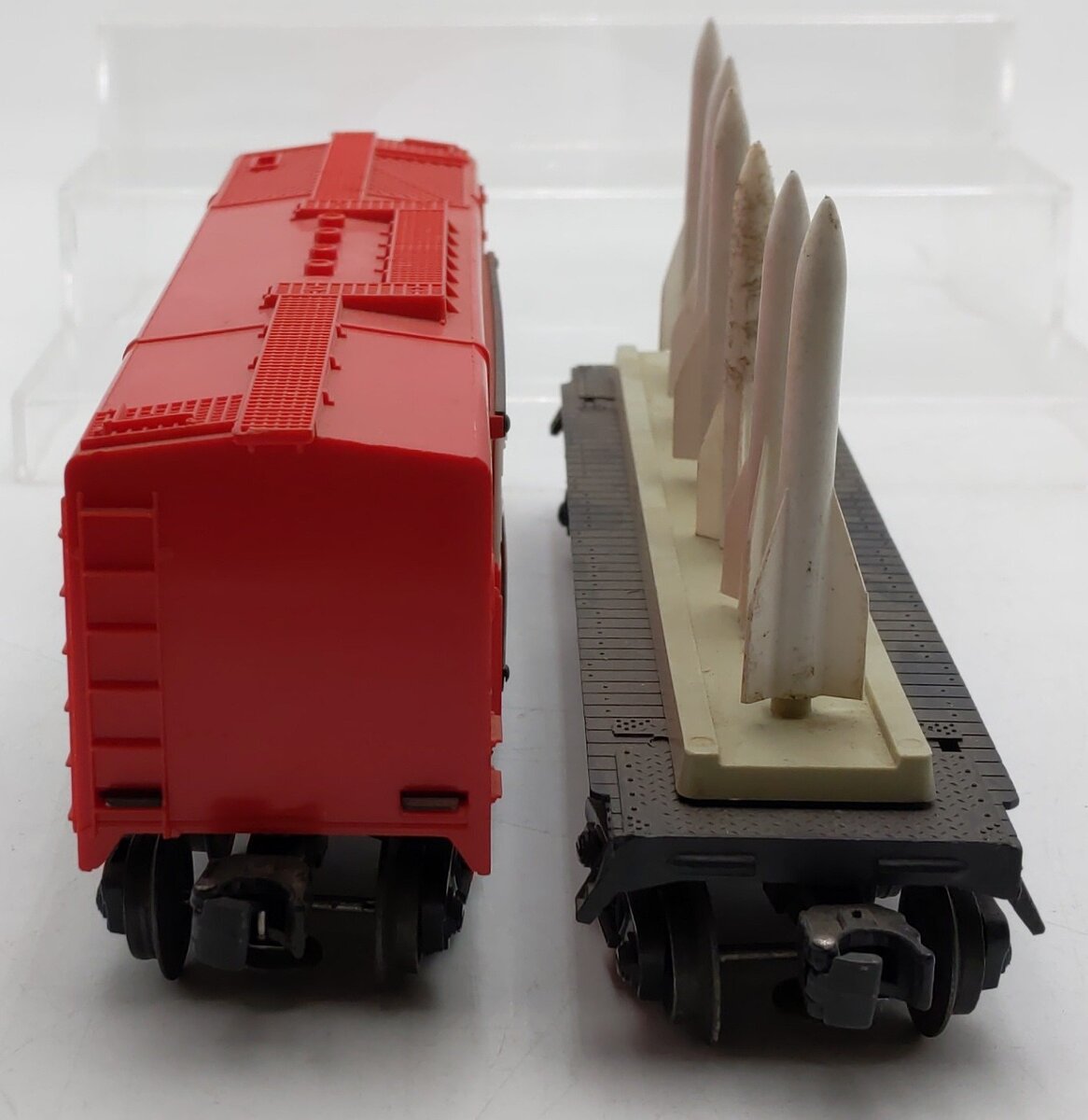 Lionel Vintage O Gauge 6530 Fire Instruction Car & 6844 Missile Storage Car VG
