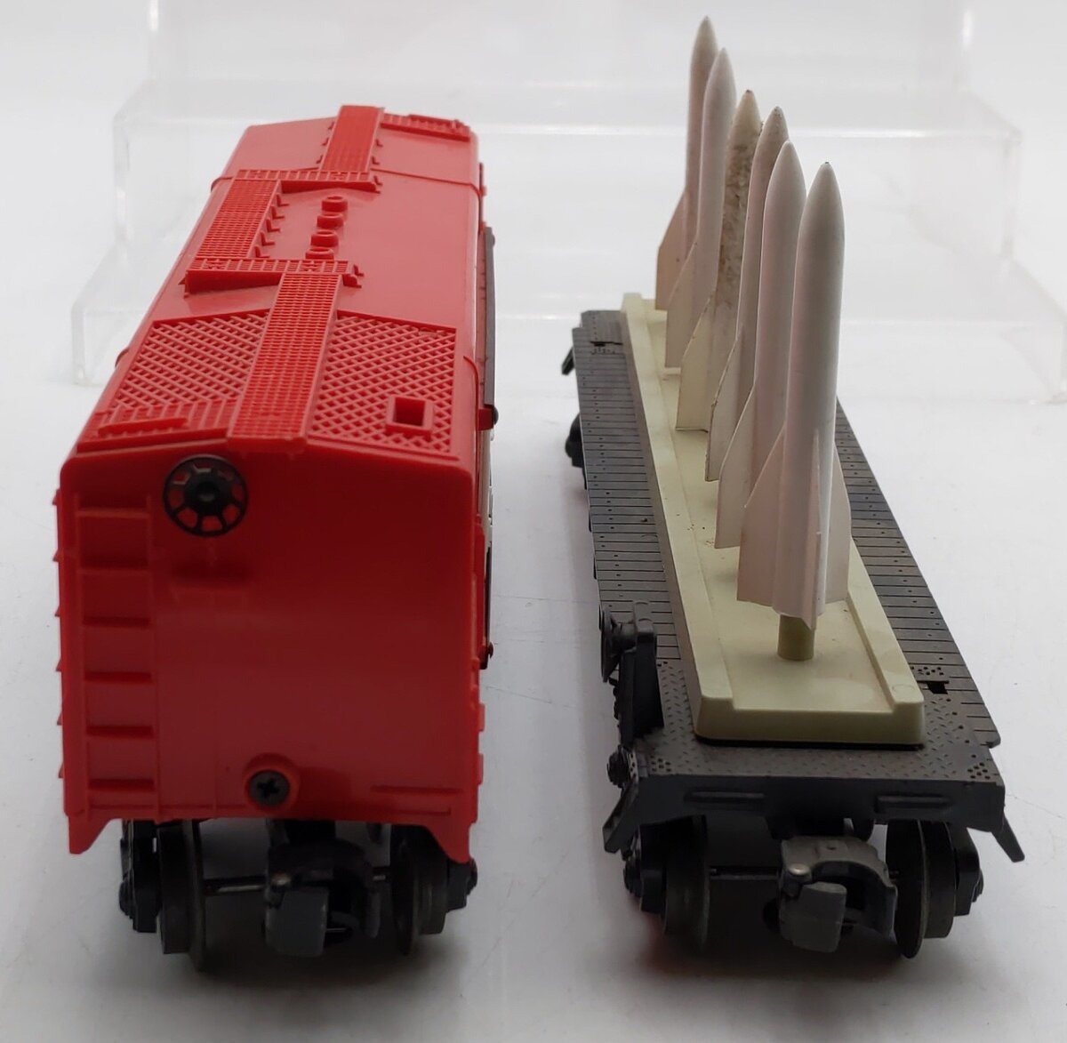 Lionel Vintage O Gauge 6530 Fire Instruction Car & 6844 Missile Storage Car VG