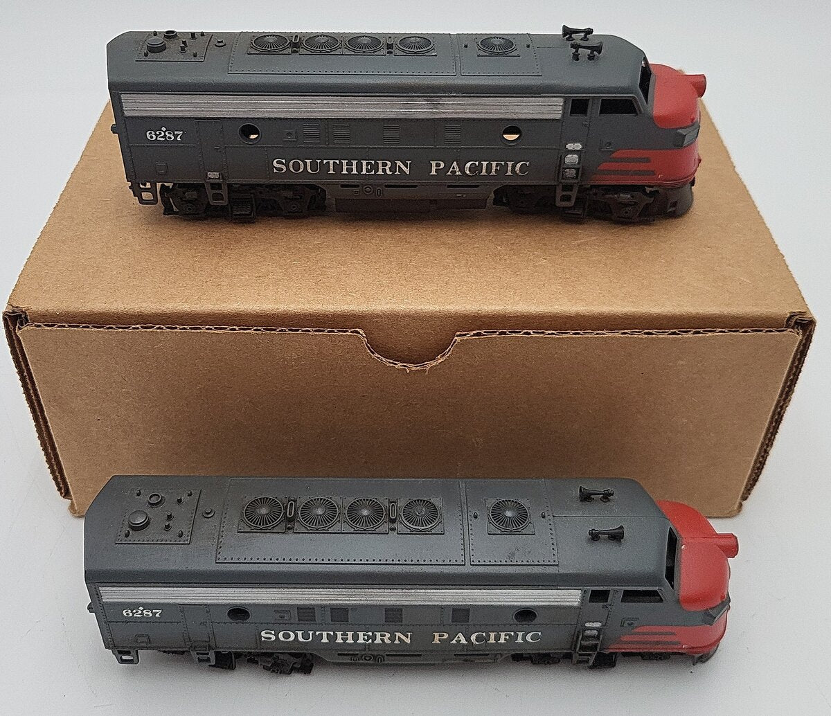 Athearn N Scale Southern Pacific Diesel Locomotives powered and non-power #6287 EX