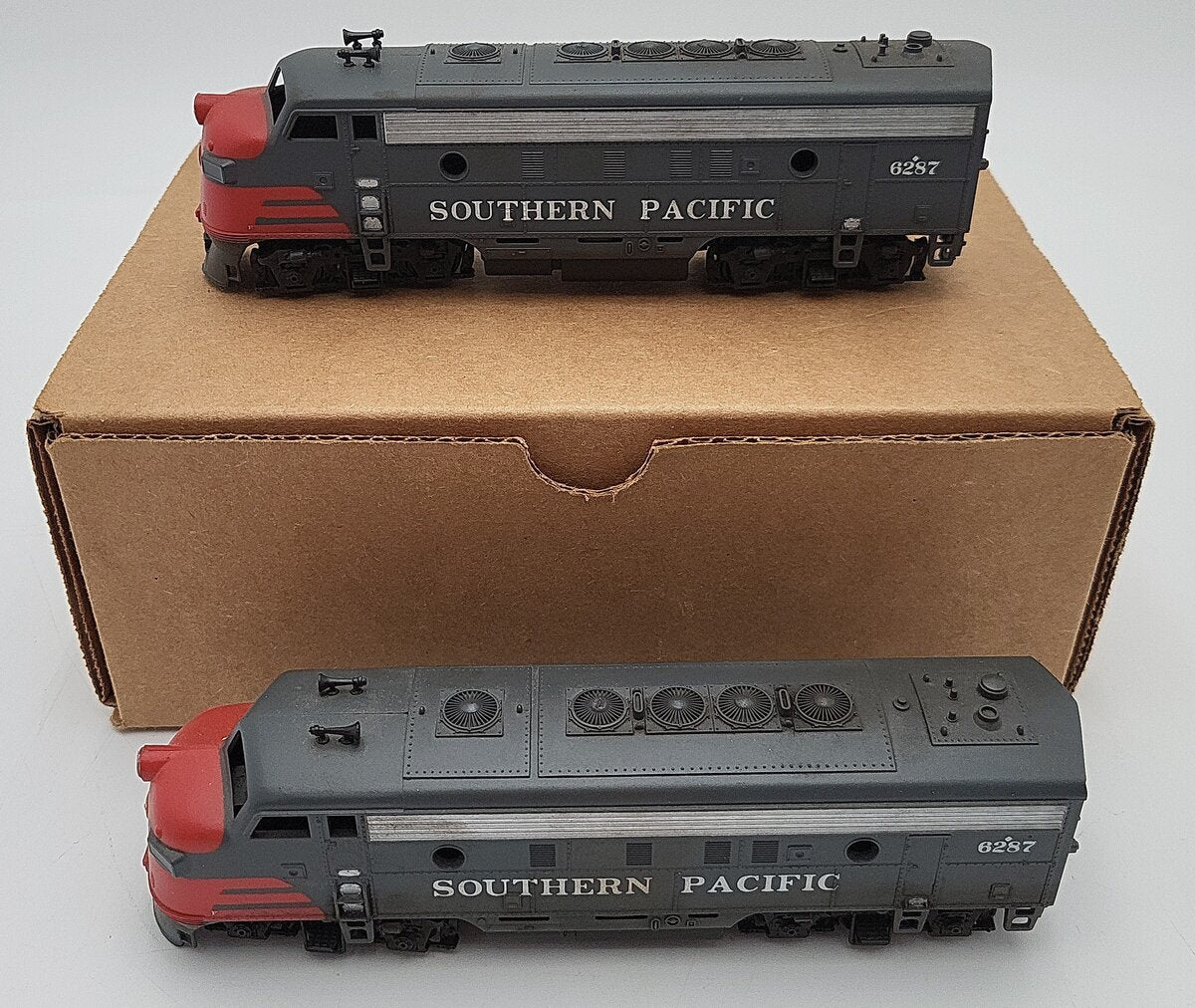 Athearn N Scale Southern Pacific Diesel Locomotives powered and non-power #6287 EX
