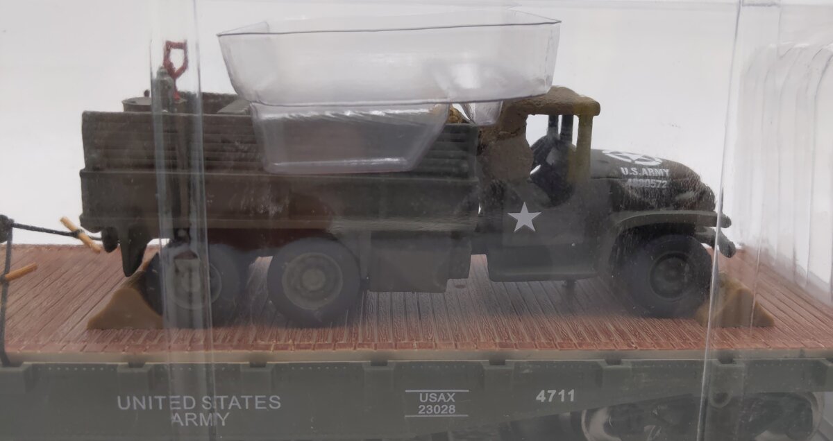 Menards O Gauge U.S Army Flat Car with Army Truck #4711 NIB
