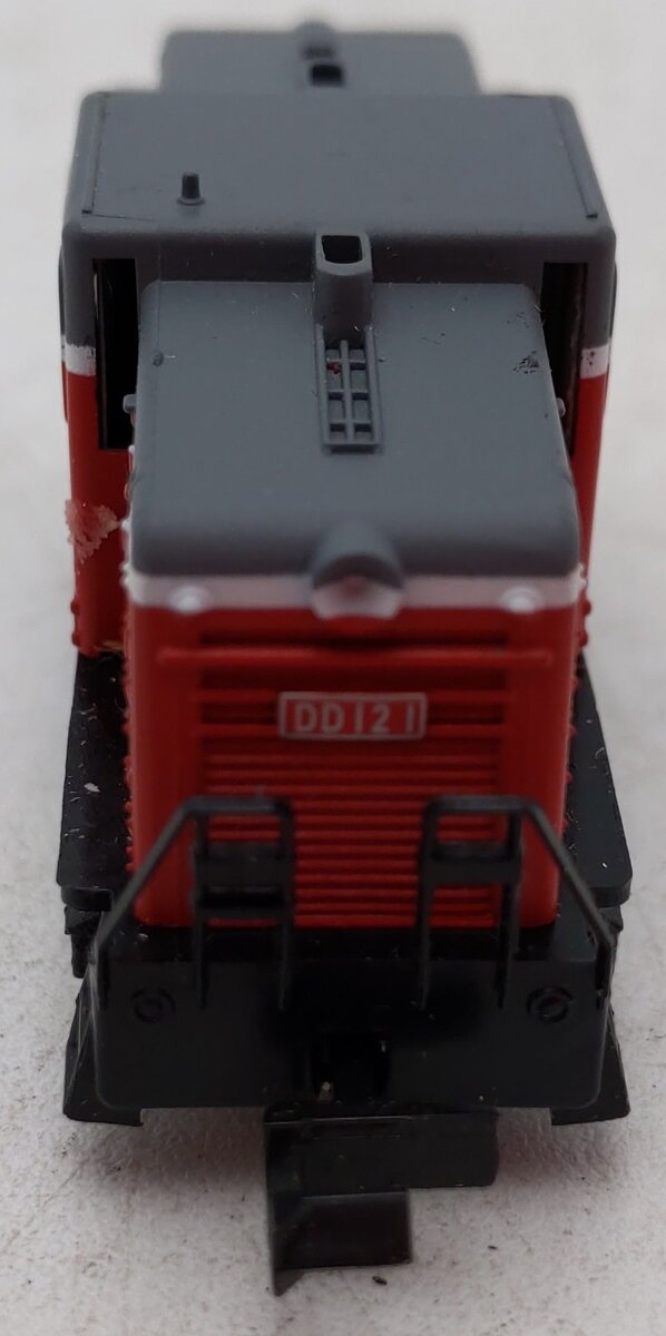 N Scale Powered Diesel Locomotive #DD121 EX