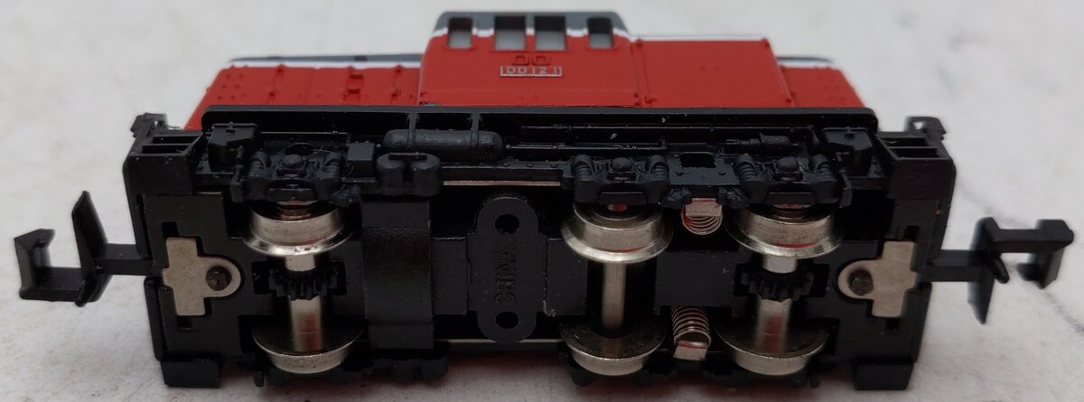 N Scale Powered Diesel Locomotive #DD121 EX