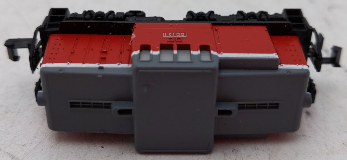 N Scale Powered Diesel Locomotive #DD121 EX