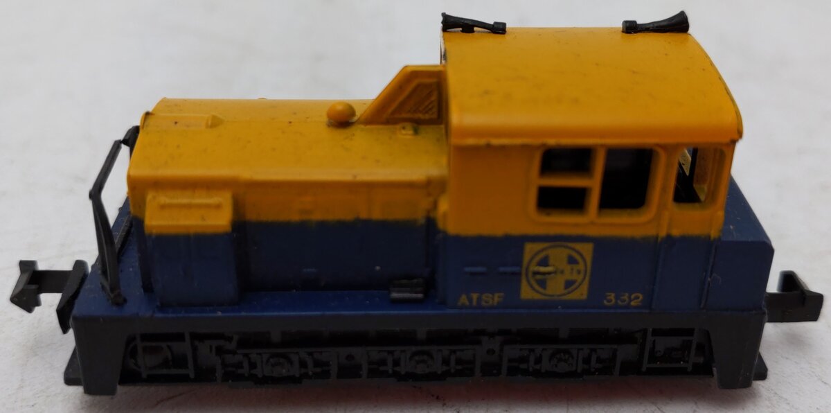 Lima N Scale Sothern Pacific Powered Diesel Locomotive #332 EX