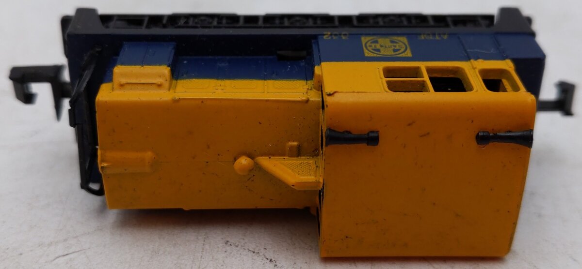 Lima N Scale Sothern Pacific Powered Diesel Locomotive #332 EX