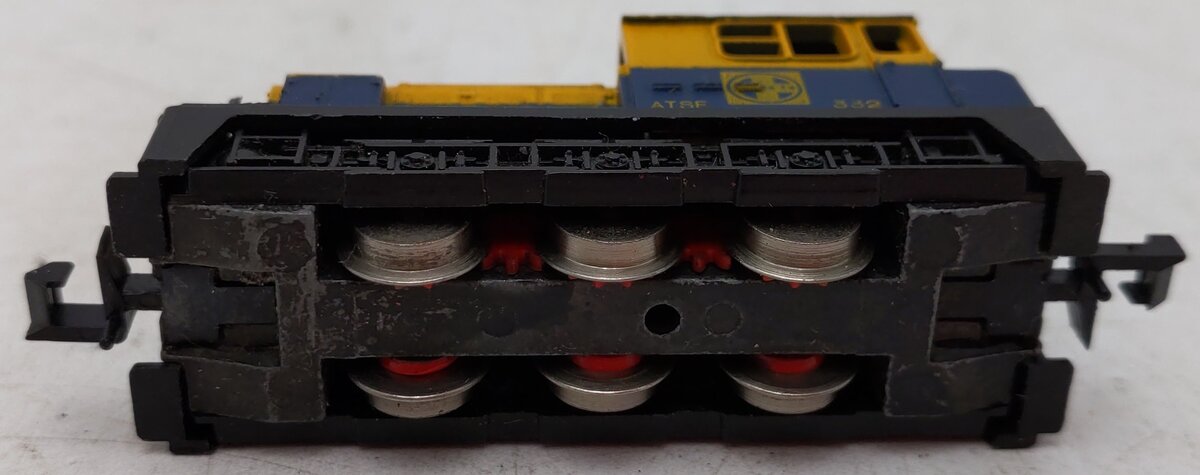 Lima N Scale Sothern Pacific Powered Diesel Locomotive #332 EX